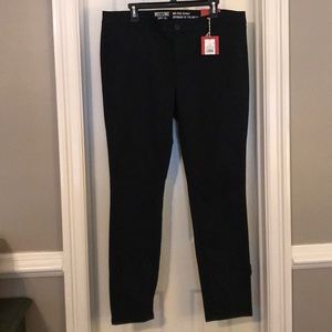 Black Mid Rise Skinny pants